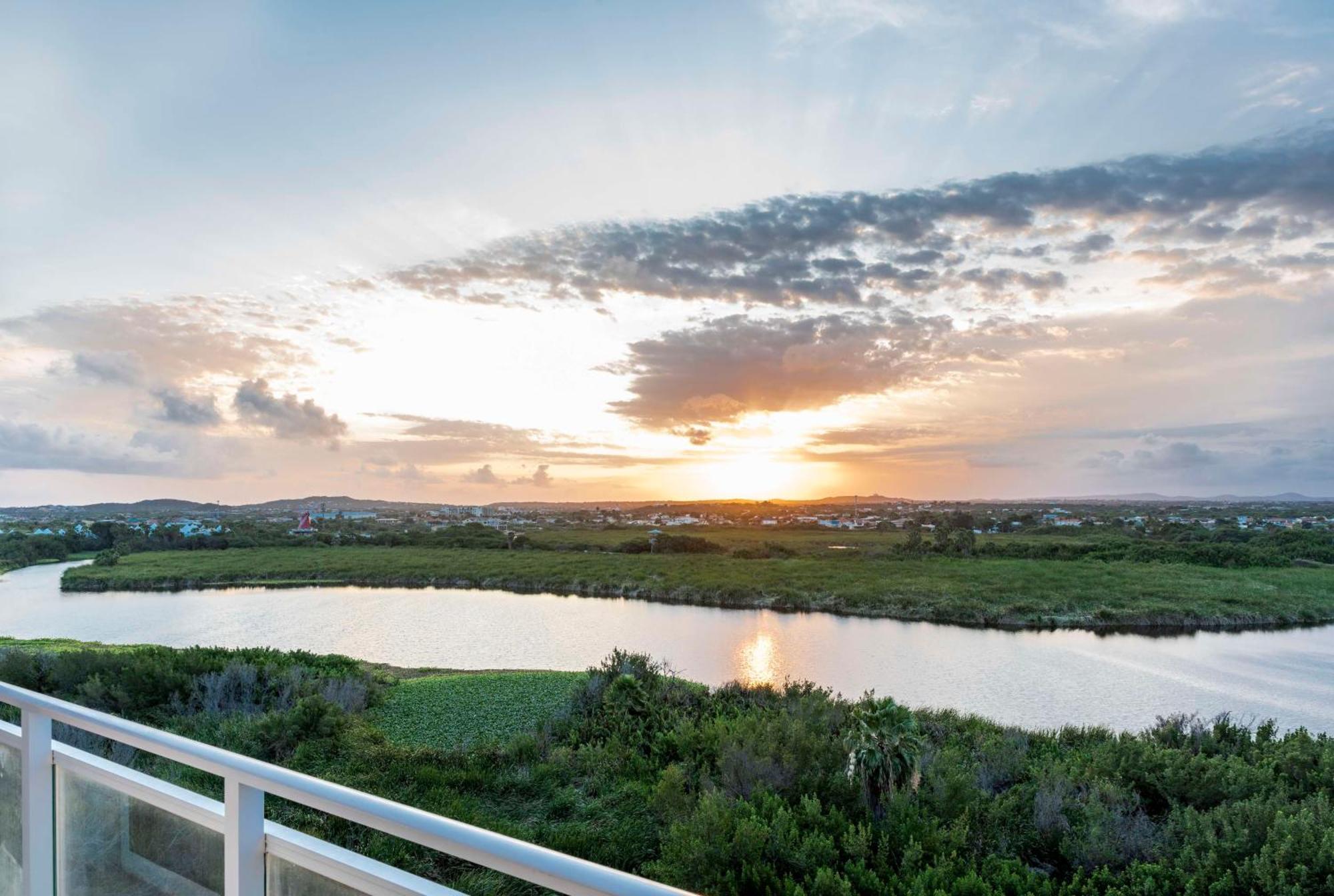 Embassy Suites By Hilton Aruba Beach Resort Palm Beach Exteriör bild